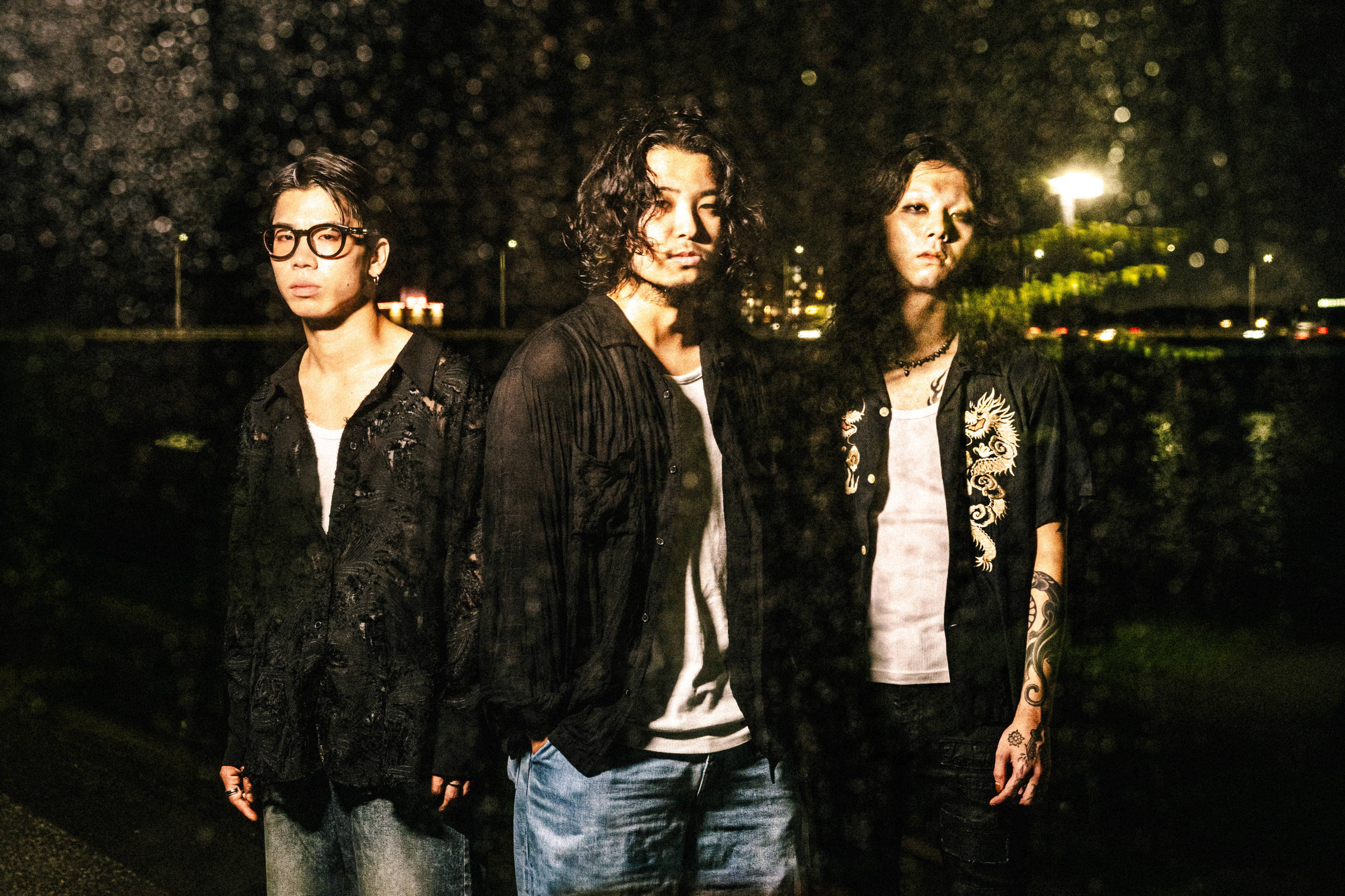 BIOGRAPHY | SIX LOUNGE official site